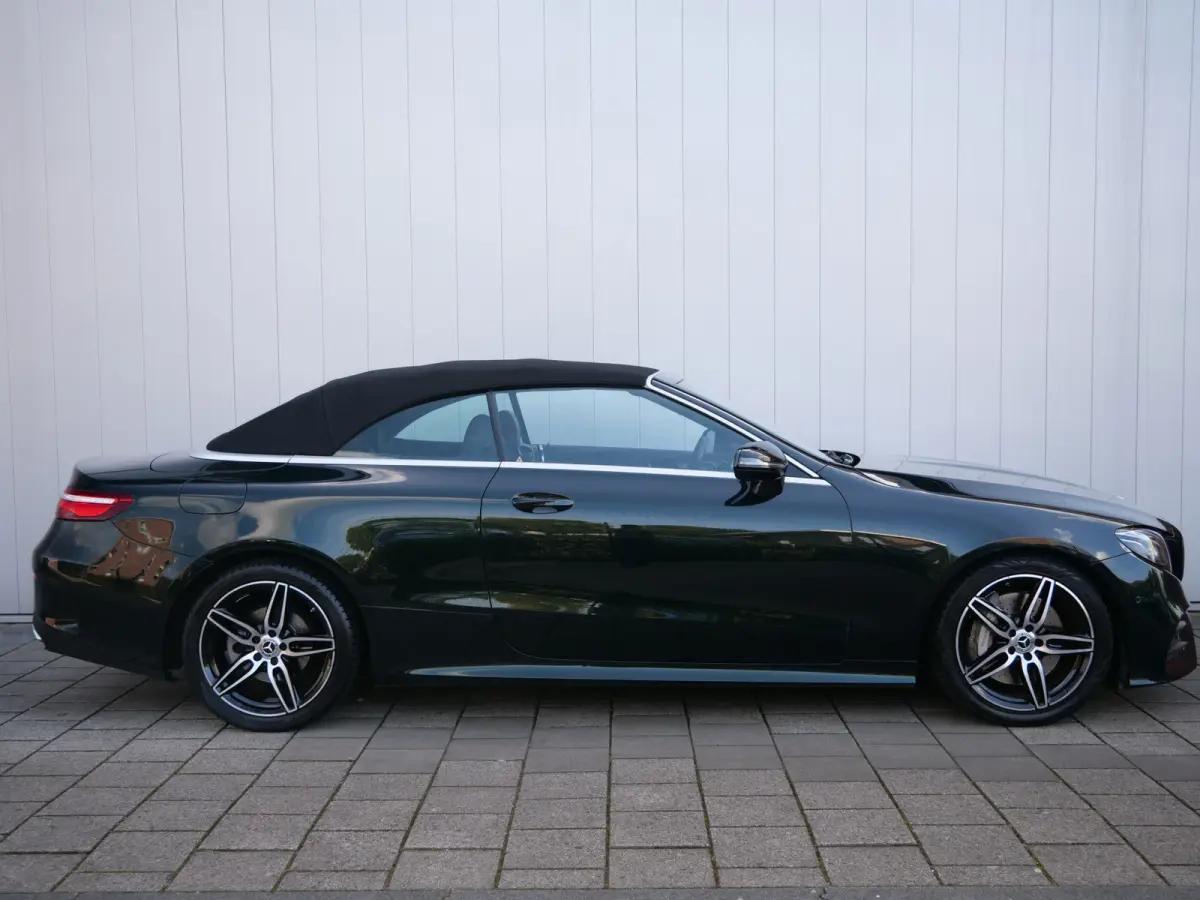 300 Sport Edition 258 Pk Automaat AMG Styling / Navi / DAB / Apple Carplay / Camera / 19 inch / Leer