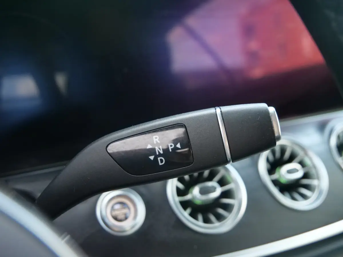 300 Sport Edition 258 Pk Automaat AMG Styling / Navi / DAB / Apple Carplay / Camera / 19 inch / Leer