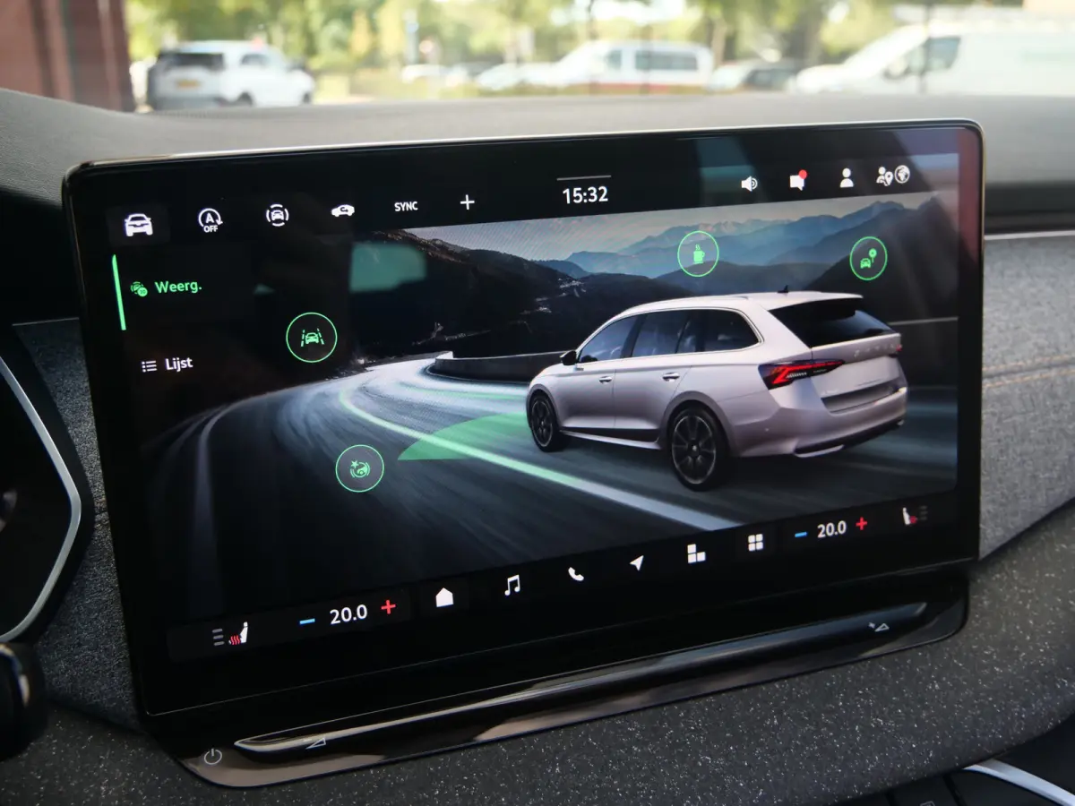 1.5 TSI MHEV Business Edition Plus 150 Pk Automaat Navi / DAB / Apple Carplay / Camera / Stoelverwarming / Pano-dak