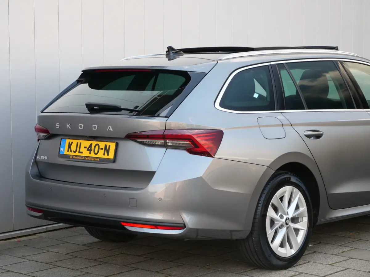 1.5 TSI MHEV Business Edition Plus 150 Pk Automaat Navi / DAB / Apple Carplay / Camera / Stoelverwarming / Pano-dak