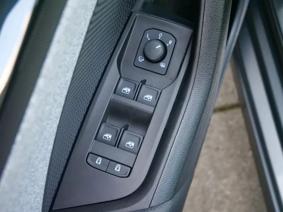 1.5 TSI MHEV Business Edition Plus 150 Pk Automaat Navi / DAB / Apple Carplay / Camera / Stoelverwarming / Pano-dak