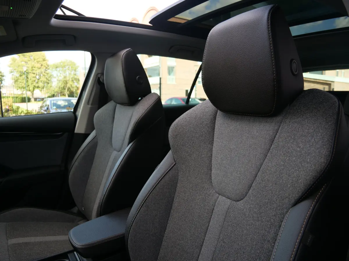 1.5 TSI MHEV Business Edition Plus 150 Pk Automaat Navi / DAB / Apple Carplay / Camera / Stoelverwarming / Pano-dak
