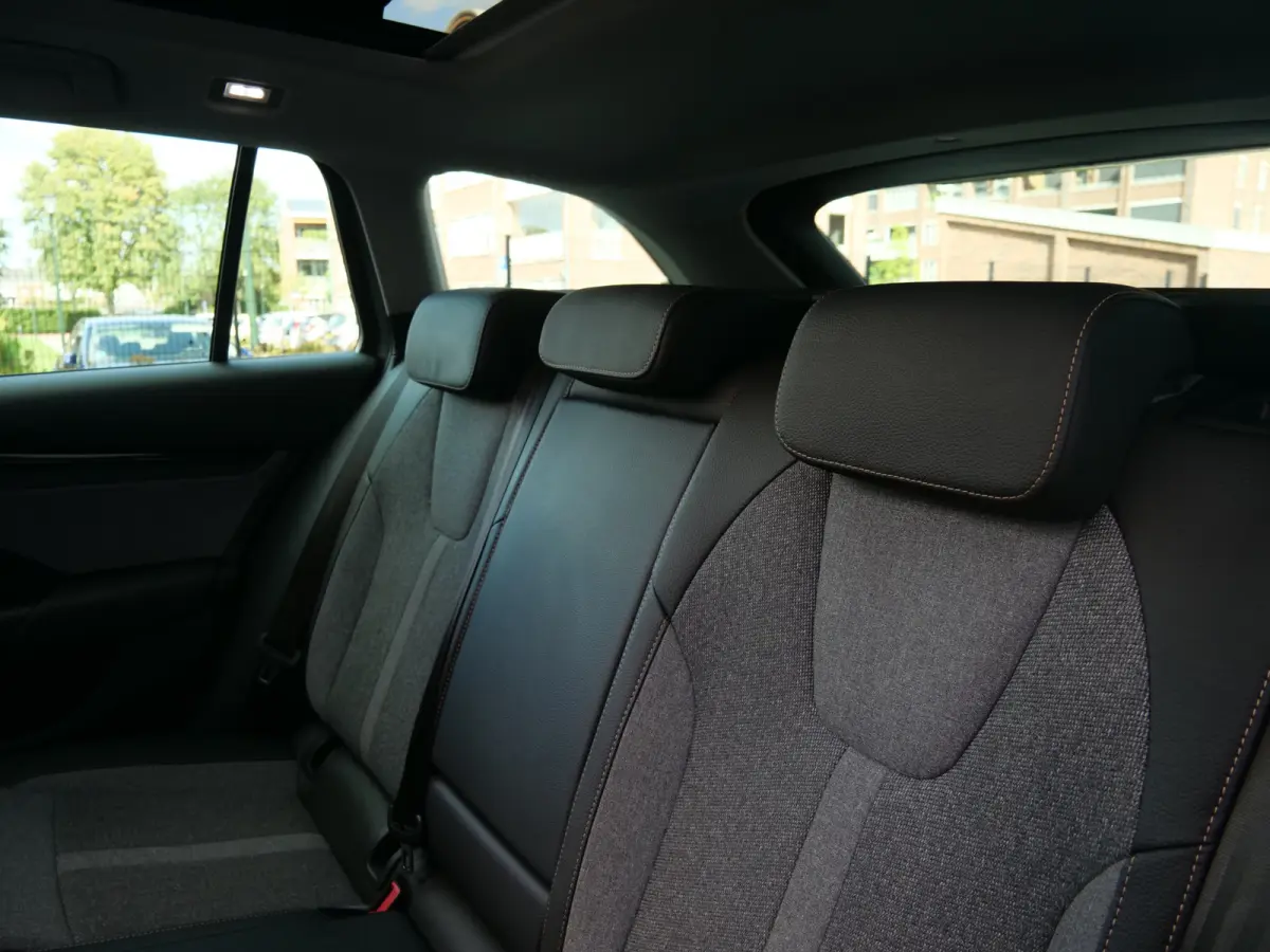 1.5 TSI MHEV Business Edition Plus 150 Pk Automaat Navi / DAB / Apple Carplay / Camera / Stoelverwarming / Pano-dak