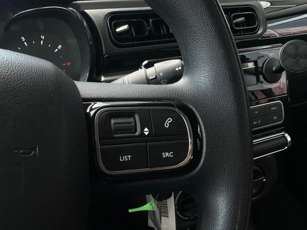 1.2 Feel, Airco, Bluetooth, Cruise, NW Distributieriem, NAP, Radio