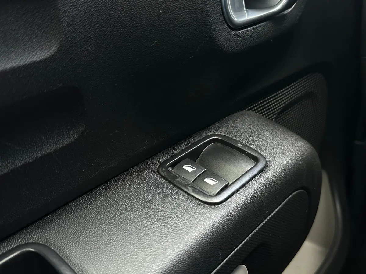 1.2 Feel, Airco, Bluetooth, Cruise, NW Distributieriem, NAP, Radio