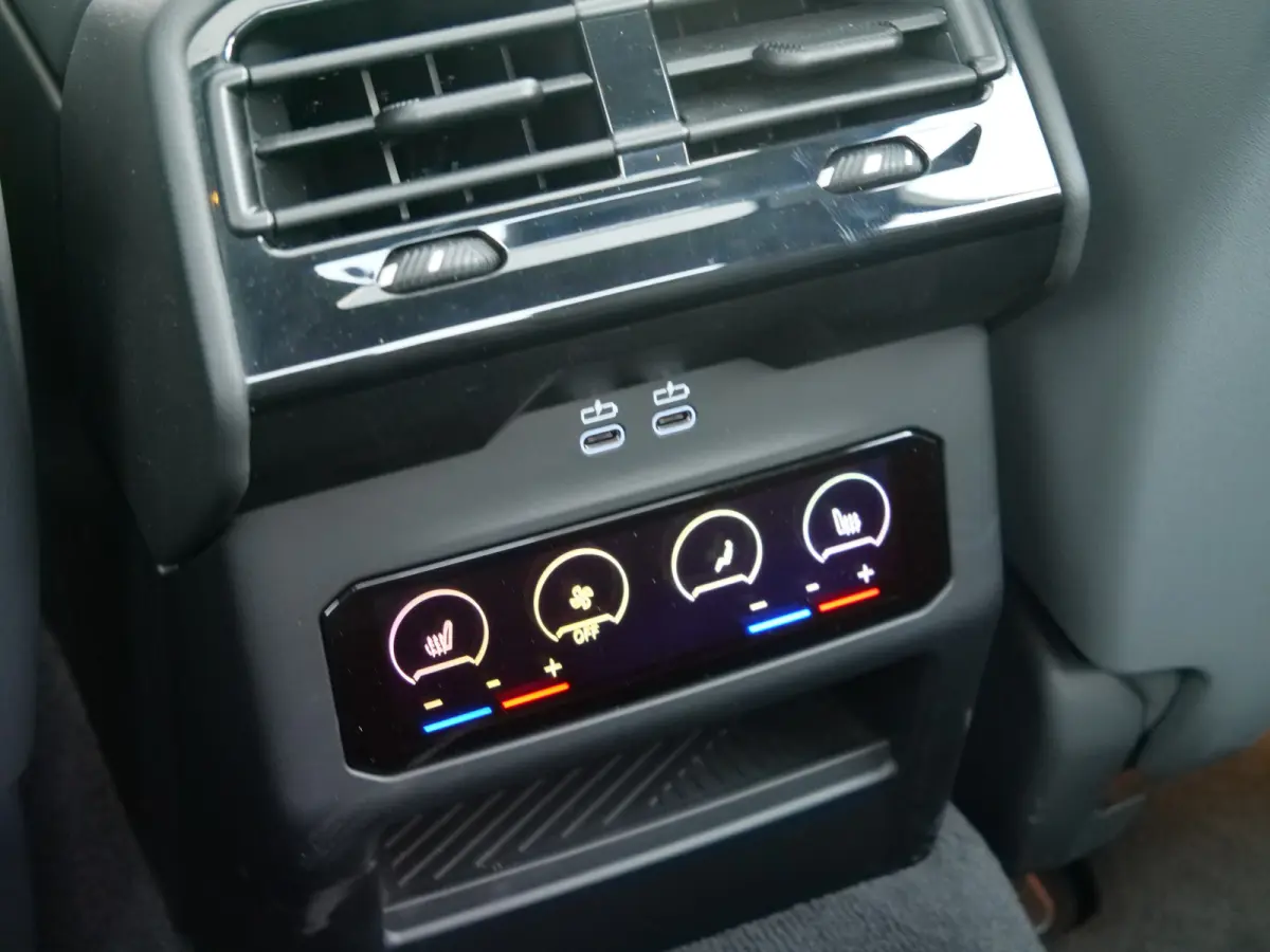 M60 xDrive 84 kWh 601 Pk Automaat M-sport pro / Navi / DAB / Apple Carplay / Camera / SOH 95,8%