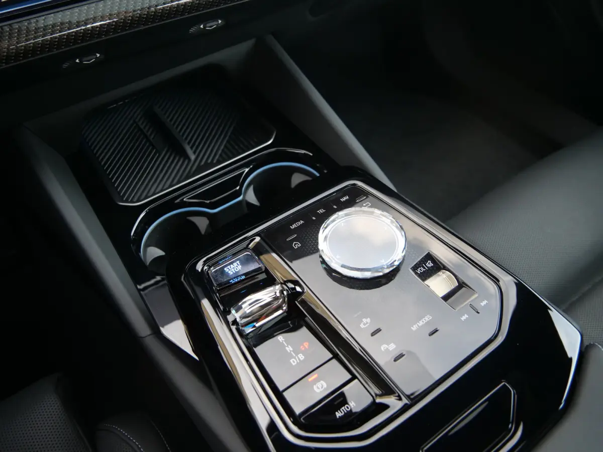 M60 xDrive 84 kWh 601 Pk Automaat M-sport pro / Navi / DAB / Apple Carplay / Camera / SOH 95,8%
