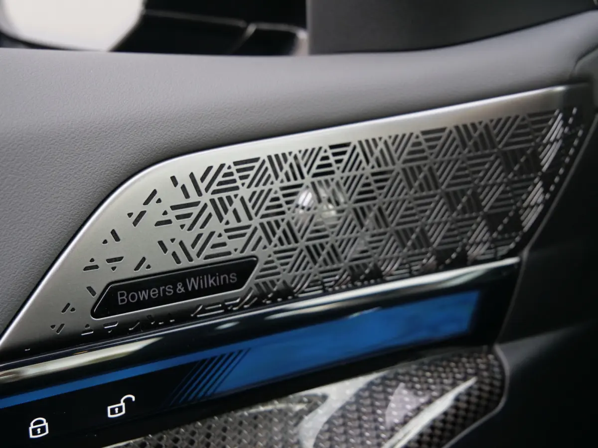 M60 xDrive 84 kWh 601 Pk Automaat M-sport pro / Navi / DAB / Apple Carplay / Camera / SOH 95,8%