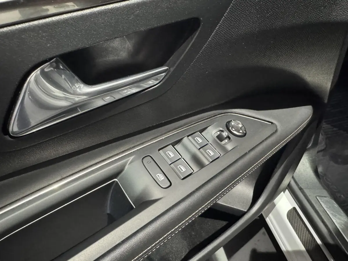 1.6 HYbrid 225 GT Automaat | Climate Control | Elek. Schuif / Kantel Dak | Elek. Kofferklep | Voorstoelen Verwarmd | Full Map Navigatie | Apple Carplay / Android Auto | Camera | Parkeersenso