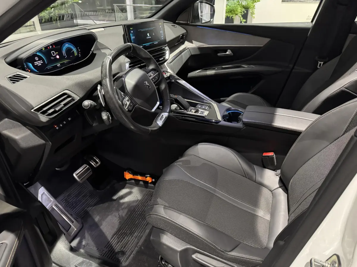 1.6 HYbrid 225 GT Automaat | Climate Control | Elek. Schuif / Kantel Dak | Elek. Kofferklep | Voorstoelen Verwarmd | Full Map Navigatie | Apple Carplay / Android Auto | Camera | Parkeersenso