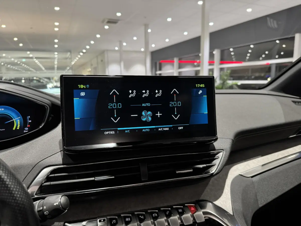 1.6 HYbrid 225 GT Automaat | Climate Control | Elek. Schuif / Kantel Dak | Elek. Kofferklep | Voorstoelen Verwarmd | Full Map Navigatie | Apple Carplay / Android Auto | Camera | Parkeersenso