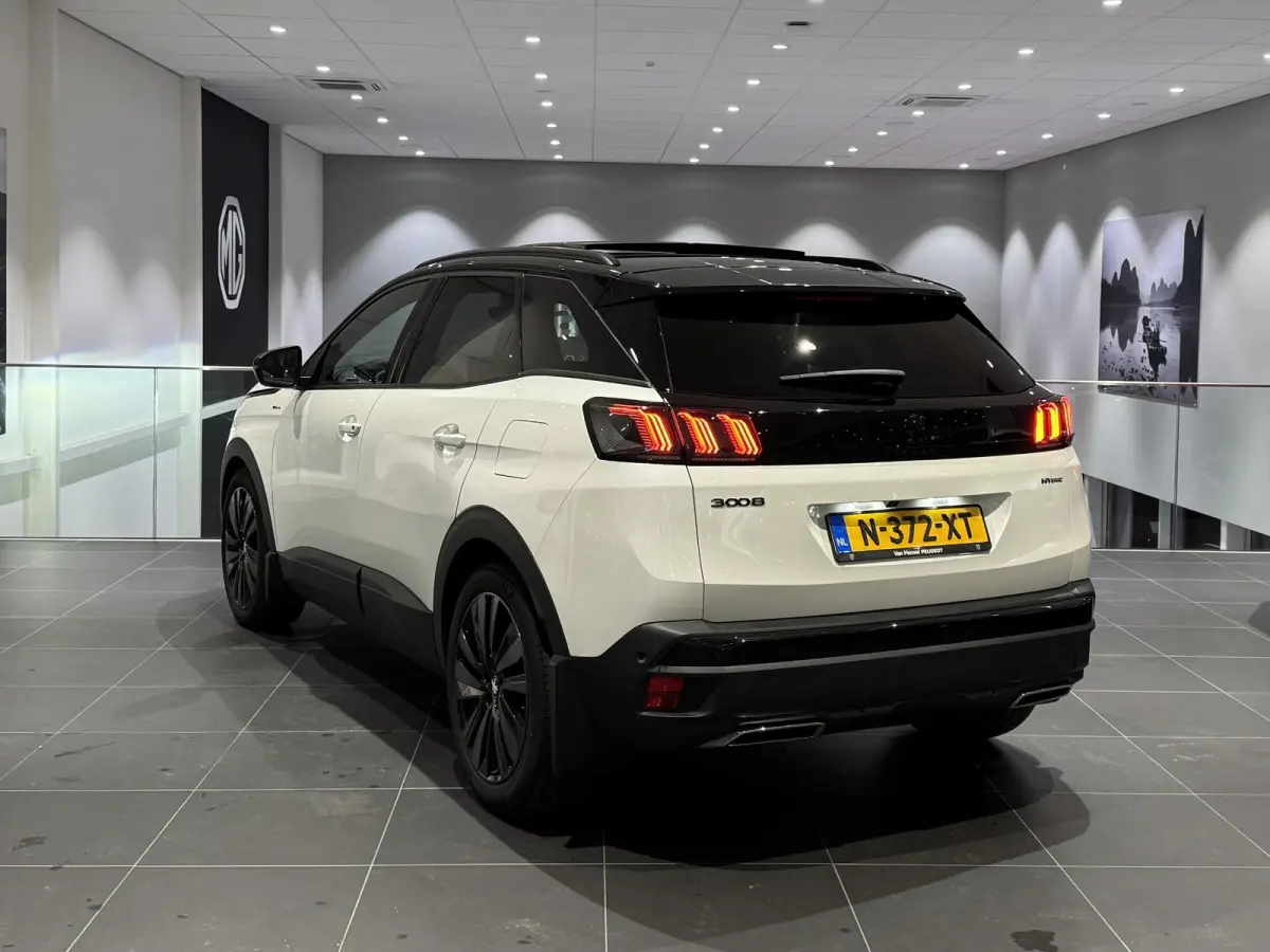 1.6 HYbrid 225 GT Automaat | Climate Control | Elek. Schuif / Kantel Dak | Elek. Kofferklep | Voorstoelen Verwarmd | Full Map Navigatie | Apple Carplay / Android Auto | Camera | Parkeersenso