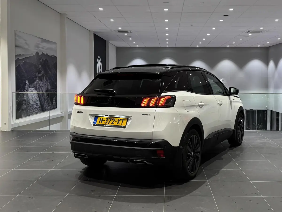 1.6 HYbrid 225 GT Automaat | Climate Control | Elek. Schuif / Kantel Dak | Elek. Kofferklep | Voorstoelen Verwarmd | Full Map Navigatie | Apple Carplay / Android Auto | Camera | Parkeersenso