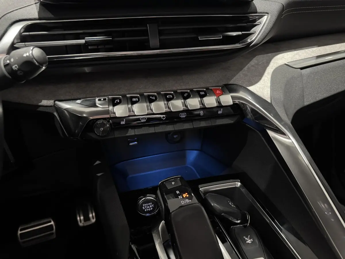 1.6 HYbrid 225 GT Automaat | Climate Control | Elek. Schuif / Kantel Dak | Elek. Kofferklep | Voorstoelen Verwarmd | Full Map Navigatie | Apple Carplay / Android Auto | Camera | Parkeersenso