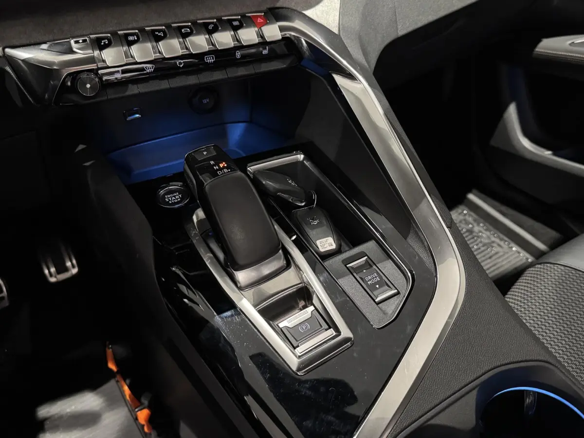 1.6 HYbrid 225 GT Automaat | Climate Control | Elek. Schuif / Kantel Dak | Elek. Kofferklep | Voorstoelen Verwarmd | Full Map Navigatie | Apple Carplay / Android Auto | Camera | Parkeersenso