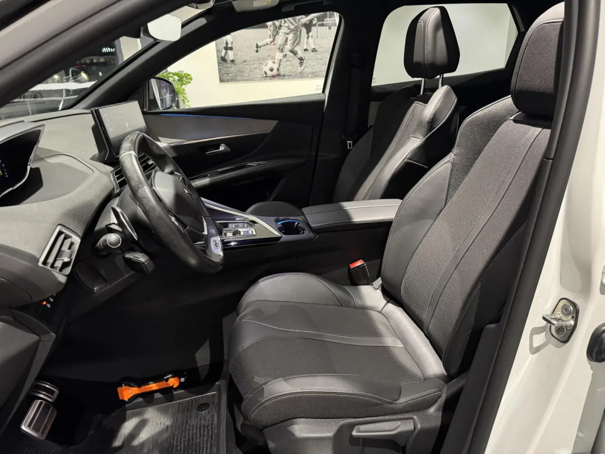 1.6 HYbrid 225 GT Automaat | Climate Control | Elek. Schuif / Kantel Dak | Elek. Kofferklep | Voorstoelen Verwarmd | Full Map Navigatie | Apple Carplay / Android Auto | Camera | Parkeersenso