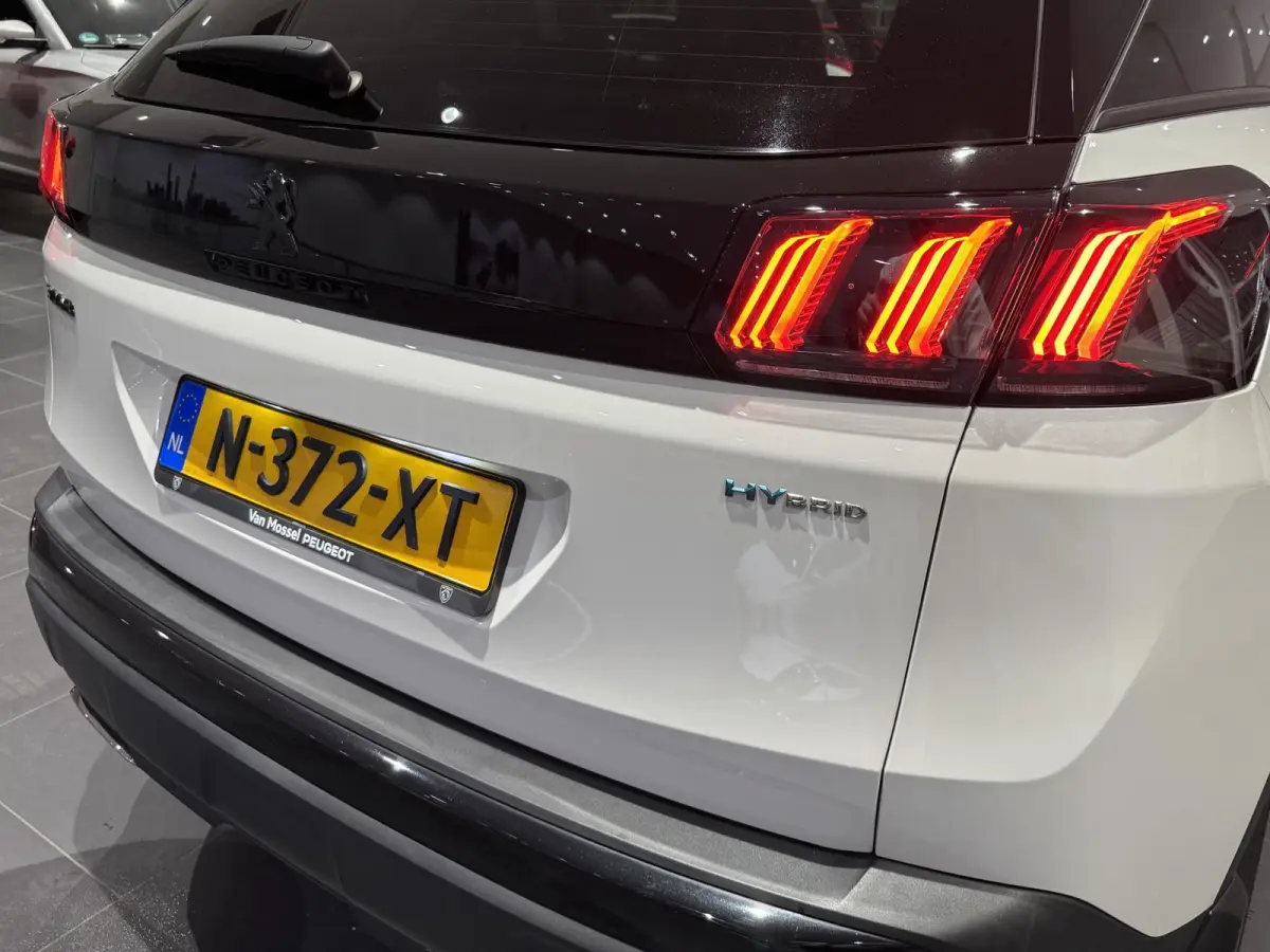 1.6 HYbrid 225 GT Automaat | Climate Control | Elek. Schuif / Kantel Dak | Elek. Kofferklep | Voorstoelen Verwarmd | Full Map Navigatie | Apple Carplay / Android Auto | Camera | Parkeersenso