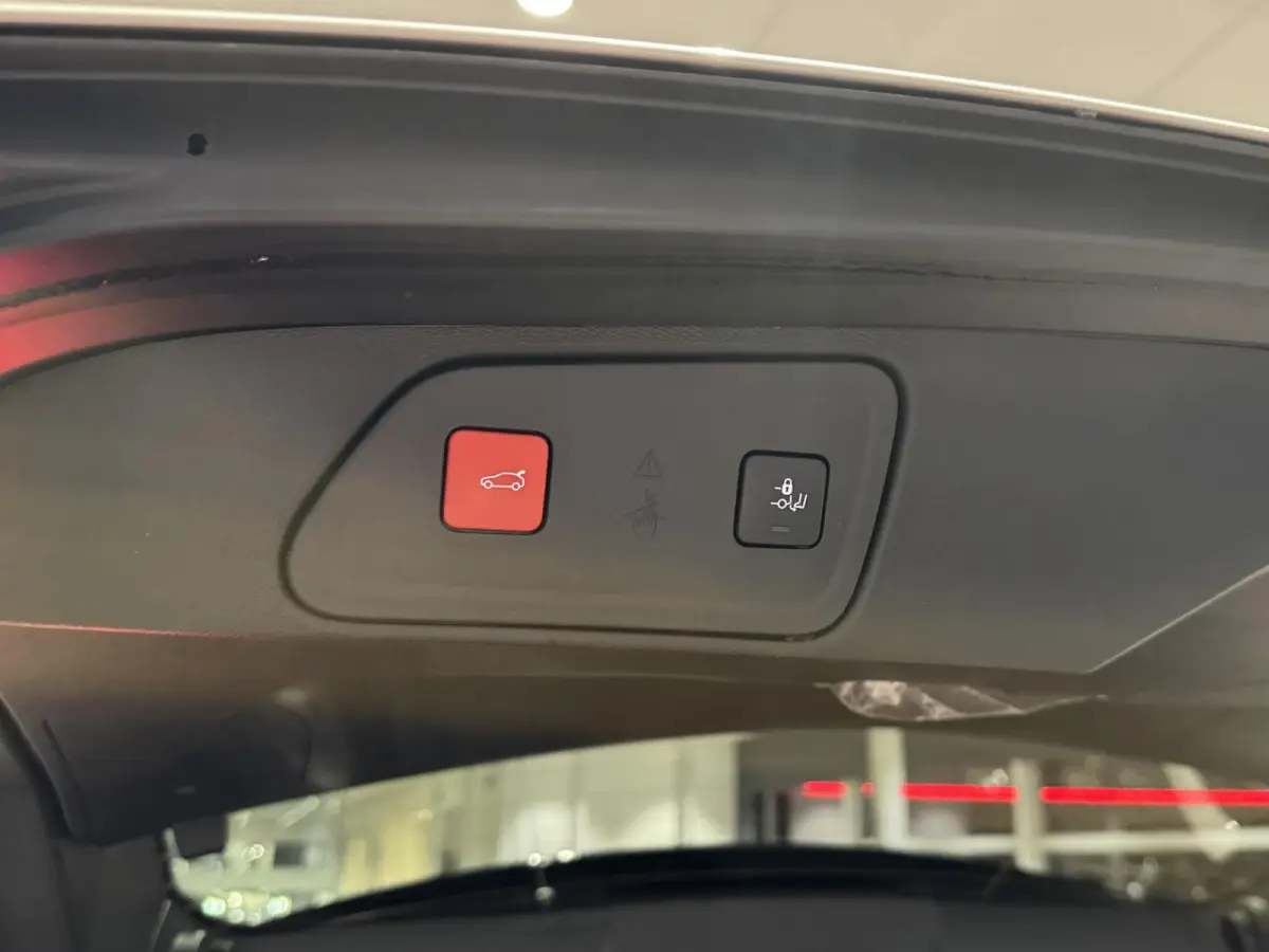 1.6 HYbrid 225 GT Automaat | Climate Control | Elek. Schuif / Kantel Dak | Elek. Kofferklep | Voorstoelen Verwarmd | Full Map Navigatie | Apple Carplay / Android Auto | Camera | Parkeersenso