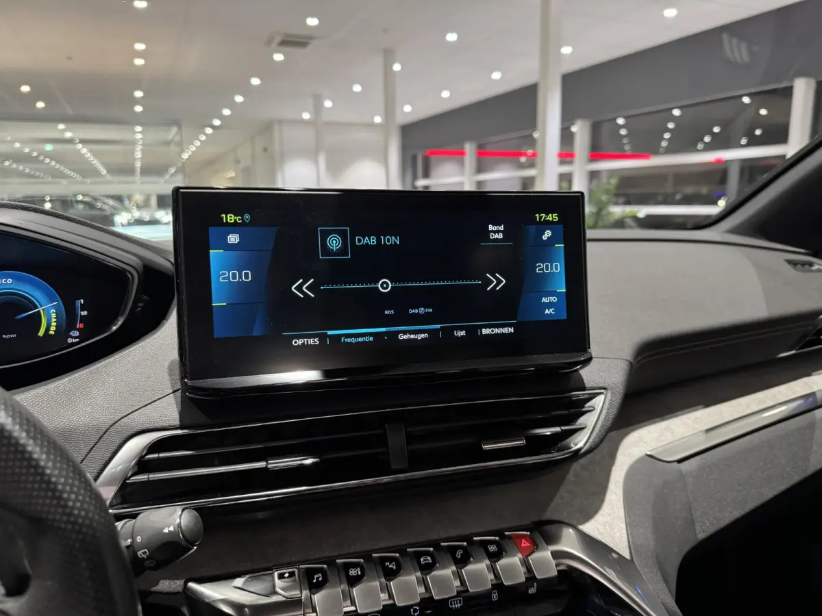 1.6 HYbrid 225 GT Automaat | Climate Control | Elek. Schuif / Kantel Dak | Elek. Kofferklep | Voorstoelen Verwarmd | Full Map Navigatie | Apple Carplay / Android Auto | Camera | Parkeersenso