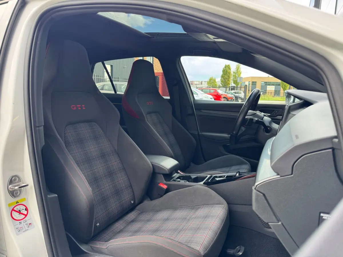 2.0 TSI GTI / PANO / SFEER / KEYLESS / CARPLAY / FLIPPERS / CLIMATE / ADAPTIEVE CRUISE / DAB+ / PRIVACY GLASS !