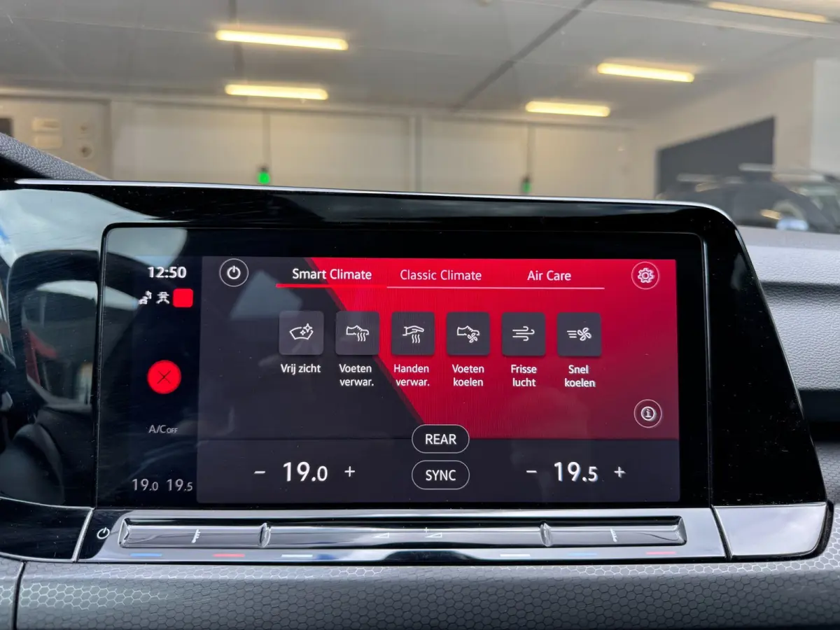 2.0 TSI GTI / PANO / SFEER / KEYLESS / CARPLAY / FLIPPERS / CLIMATE / ADAPTIEVE CRUISE / DAB+ / PRIVACY GLASS !