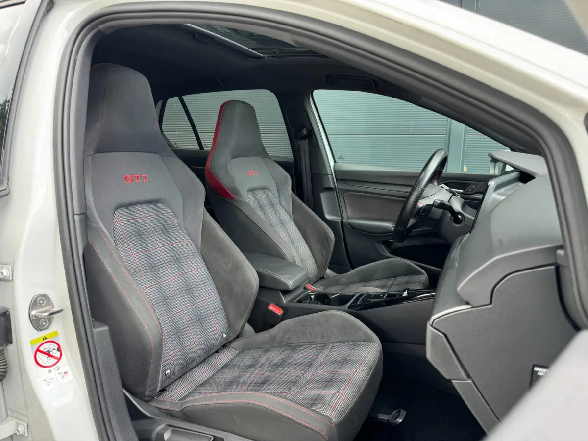 2.0 TSI GTI / PANO / SFEER / KEYLESS / CARPLAY / FLIPPERS / CLIMATE / ADAPTIEVE CRUISE / DAB+ / PRIVACY GLASS !