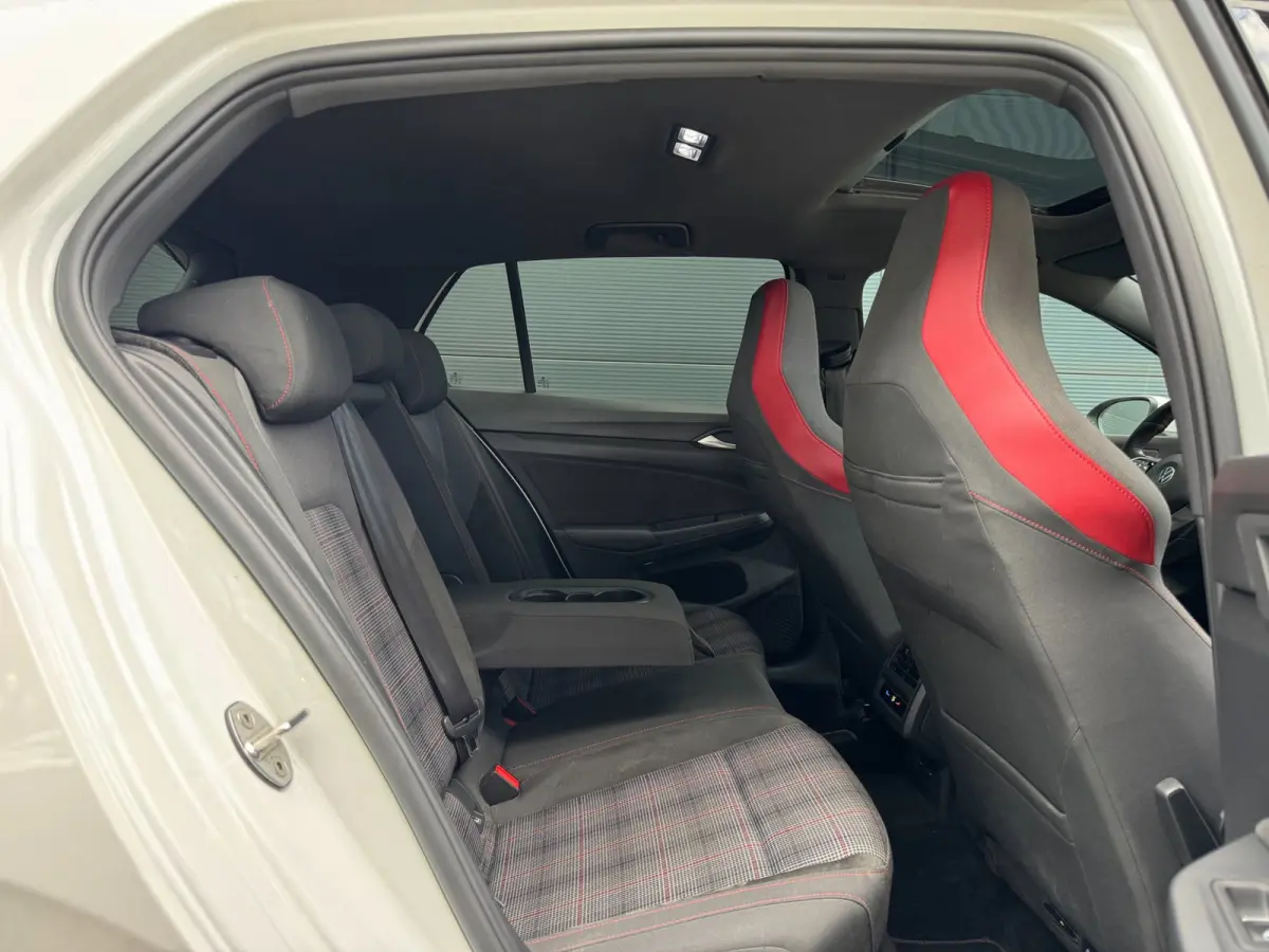 2.0 TSI GTI / PANO / SFEER / KEYLESS / CARPLAY / FLIPPERS / CLIMATE / ADAPTIEVE CRUISE / DAB+ / PRIVACY GLASS !