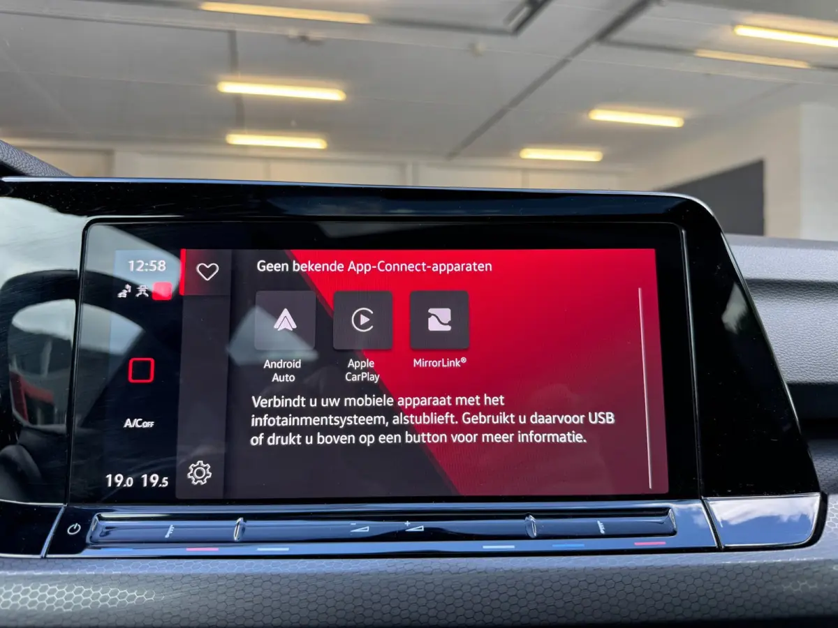 2.0 TSI GTI / PANO / SFEER / KEYLESS / CARPLAY / FLIPPERS / CLIMATE / ADAPTIEVE CRUISE / DAB+ / PRIVACY GLASS !