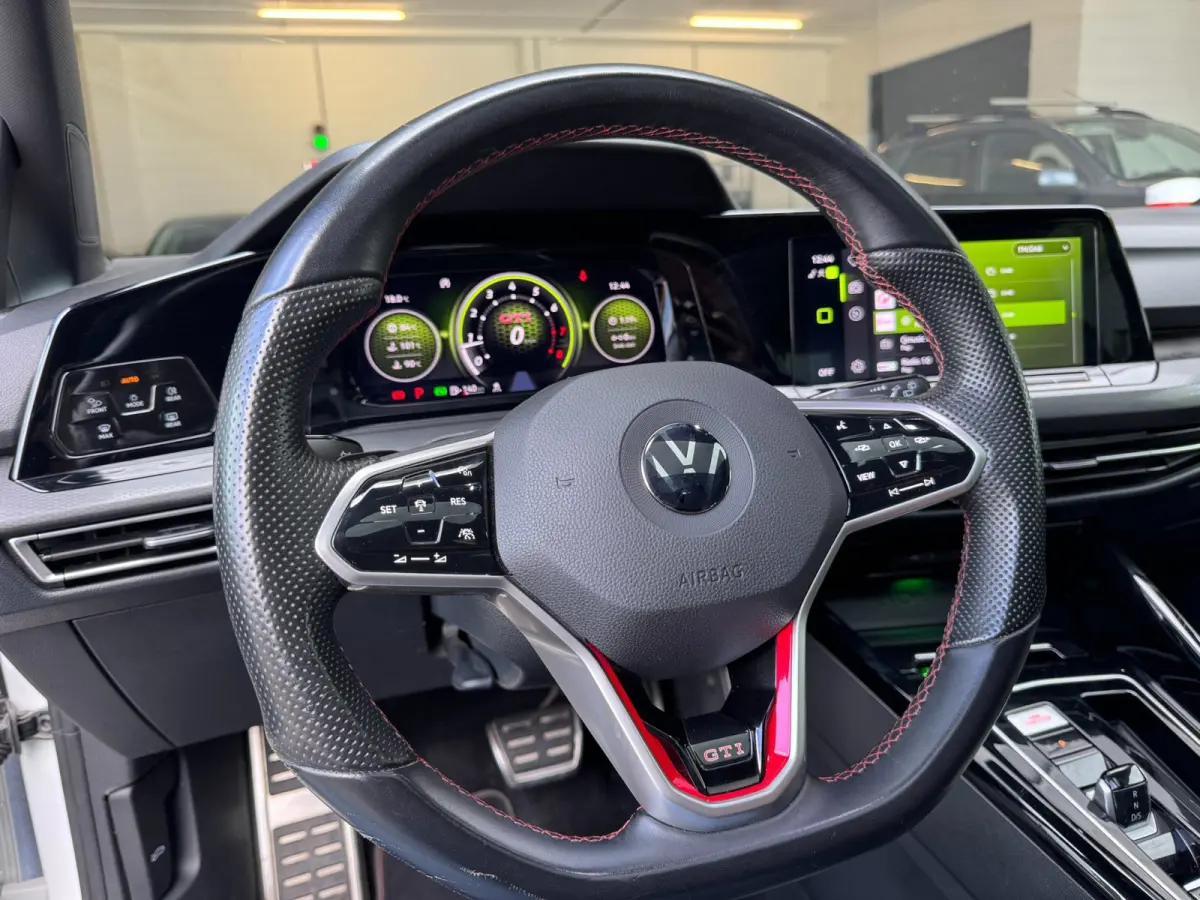 2.0 TSI GTI / PANO / SFEER / KEYLESS / CARPLAY / FLIPPERS / CLIMATE / ADAPTIEVE CRUISE / DAB+ / PRIVACY GLASS !