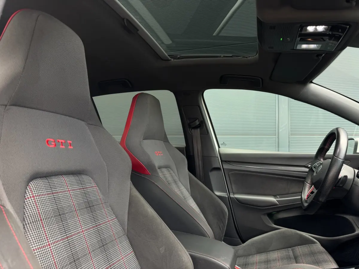 2.0 TSI GTI / PANO / SFEER / KEYLESS / CARPLAY / FLIPPERS / CLIMATE / ADAPTIEVE CRUISE / DAB+ / PRIVACY GLASS !
