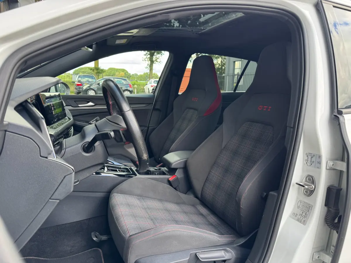 2.0 TSI GTI / PANO / SFEER / KEYLESS / CARPLAY / FLIPPERS / CLIMATE / ADAPTIEVE CRUISE / DAB+ / PRIVACY GLASS !