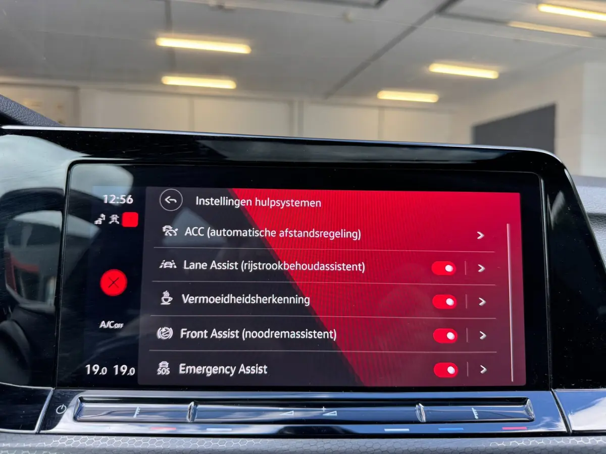 2.0 TSI GTI / PANO / SFEER / KEYLESS / CARPLAY / FLIPPERS / CLIMATE / ADAPTIEVE CRUISE / DAB+ / PRIVACY GLASS !