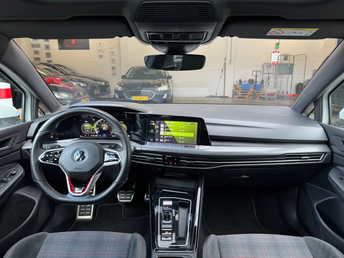 2.0 TSI GTI / PANO / SFEER / KEYLESS / CARPLAY / FLIPPERS / CLIMATE / ADAPTIEVE CRUISE / DAB+ / PRIVACY GLASS !