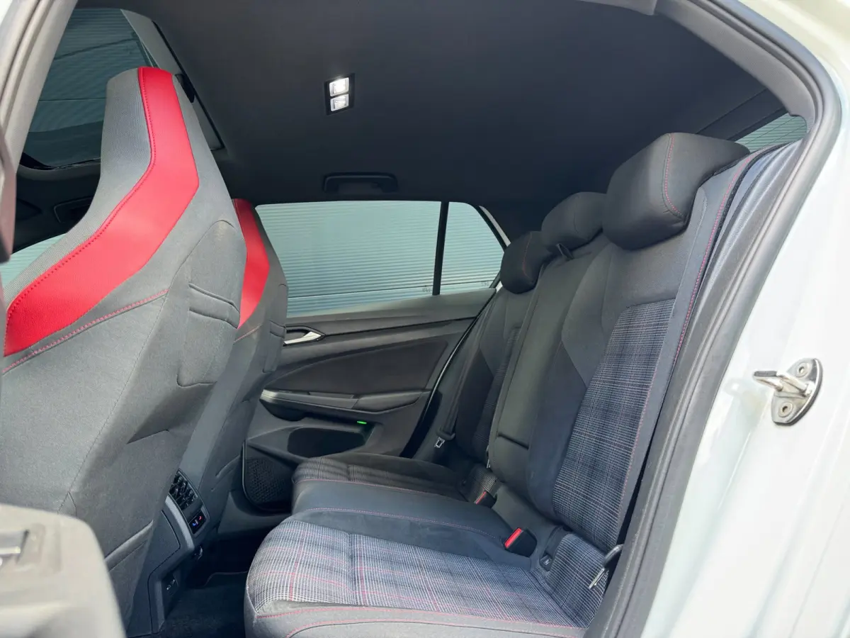 2.0 TSI GTI / PANO / SFEER / KEYLESS / CARPLAY / FLIPPERS / CLIMATE / ADAPTIEVE CRUISE / DAB+ / PRIVACY GLASS !