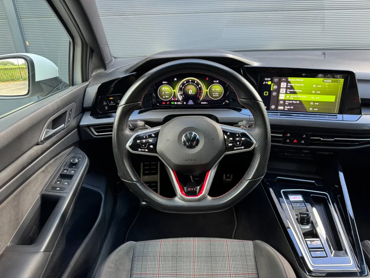 2.0 TSI GTI / PANO / SFEER / KEYLESS / CARPLAY / FLIPPERS / CLIMATE / ADAPTIEVE CRUISE / DAB+ / PRIVACY GLASS !