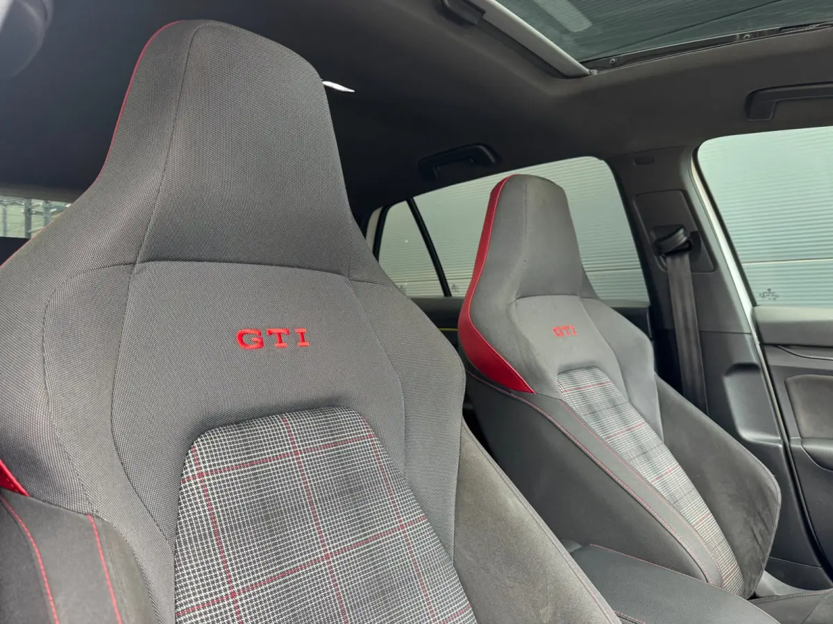 2.0 TSI GTI / PANO / SFEER / KEYLESS / CARPLAY / FLIPPERS / CLIMATE / ADAPTIEVE CRUISE / DAB+ / PRIVACY GLASS !