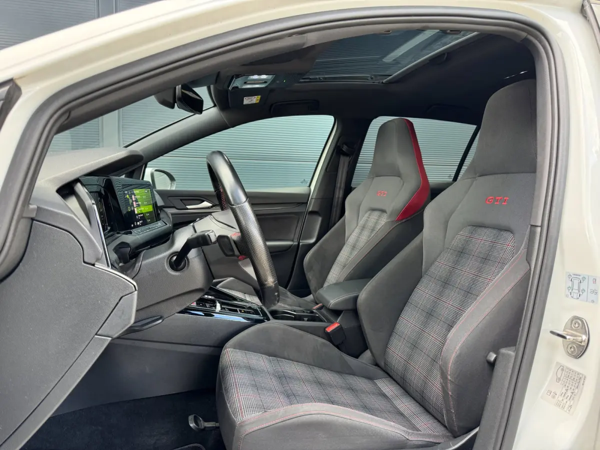 2.0 TSI GTI / PANO / SFEER / KEYLESS / CARPLAY / FLIPPERS / CLIMATE / ADAPTIEVE CRUISE / DAB+ / PRIVACY GLASS !