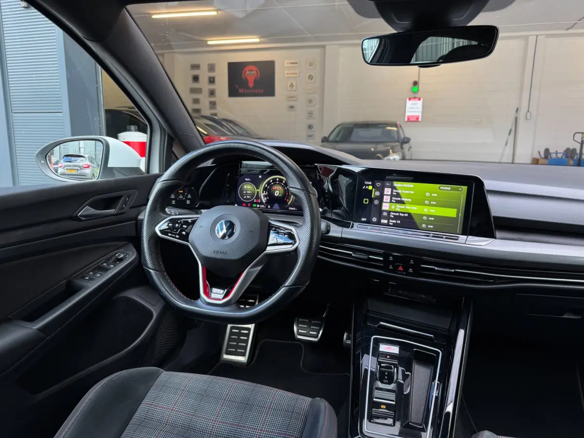 2.0 TSI GTI / PANO / SFEER / KEYLESS / CARPLAY / FLIPPERS / CLIMATE / ADAPTIEVE CRUISE / DAB+ / PRIVACY GLASS !