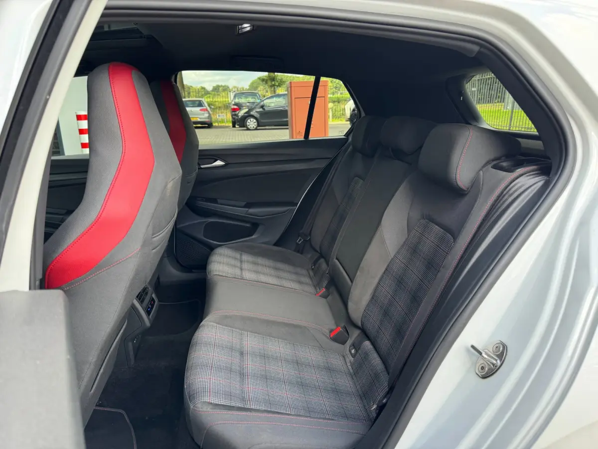 2.0 TSI GTI / PANO / SFEER / KEYLESS / CARPLAY / FLIPPERS / CLIMATE / ADAPTIEVE CRUISE / DAB+ / PRIVACY GLASS !