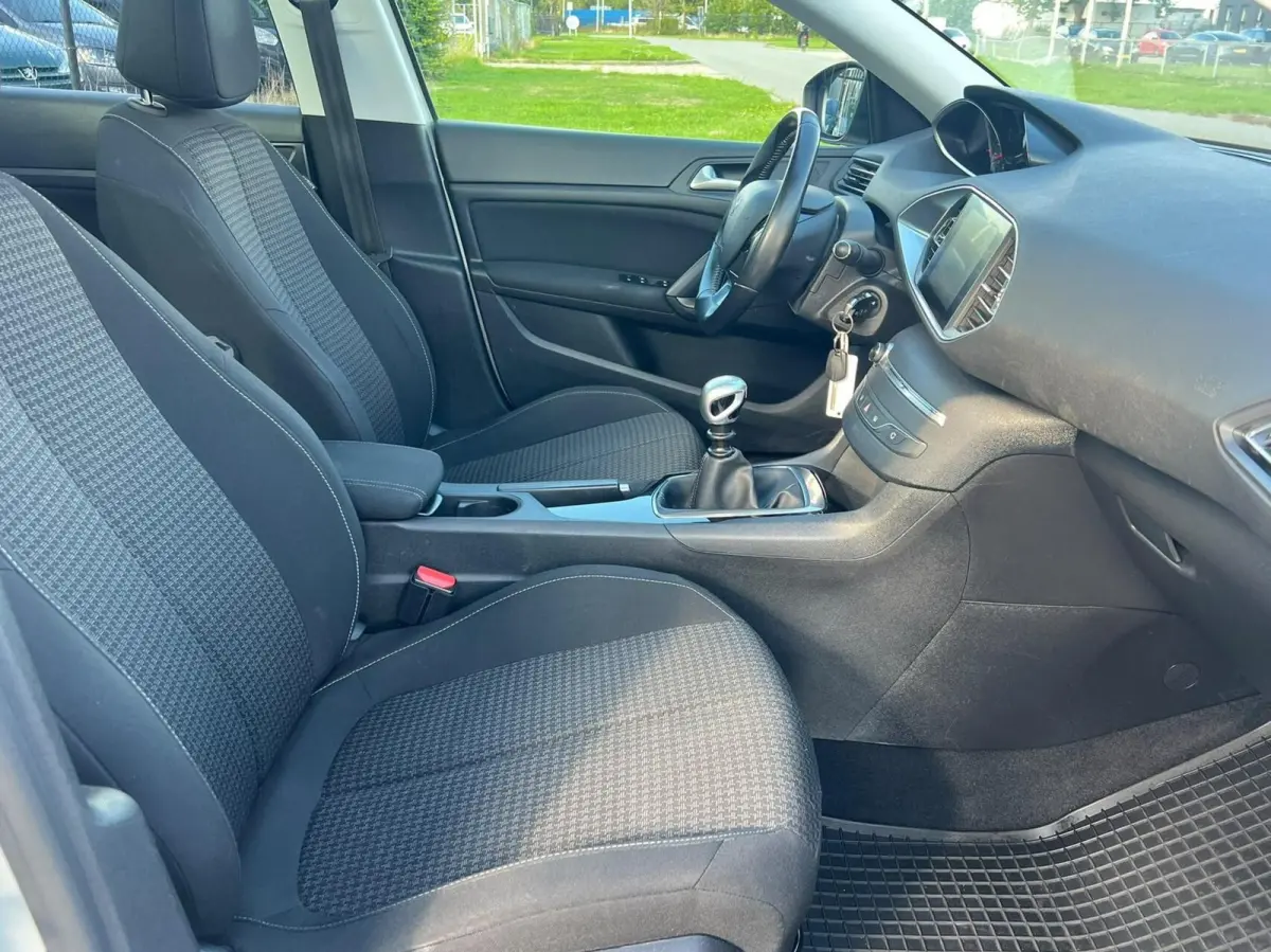 1.2 PureTech Blue Lease Executive Cruise Pano