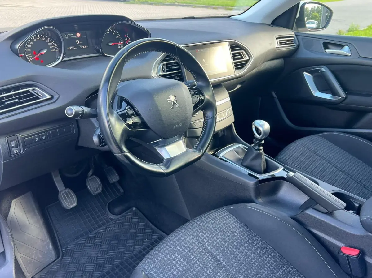 1.2 PureTech Blue Lease Executive Cruise Pano