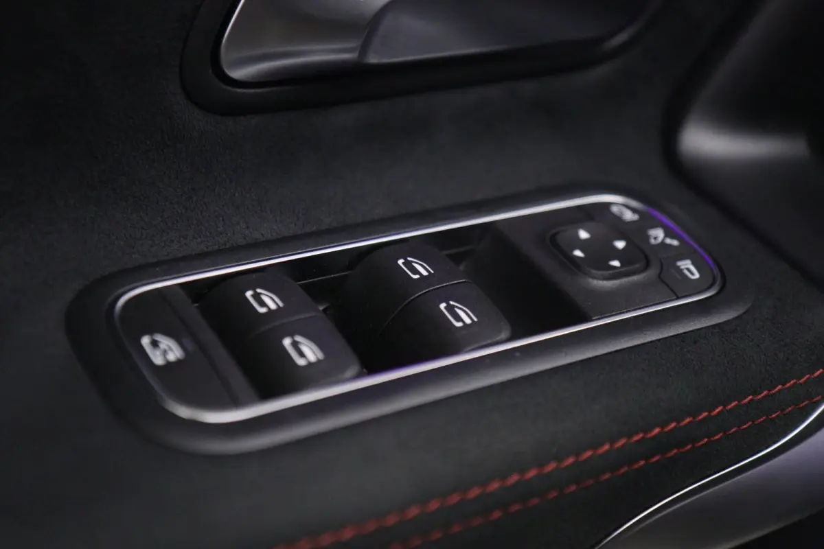200 AMG /PANO/MEMORY/KEYLESS/SFEER/CAMERA/BOMVOL