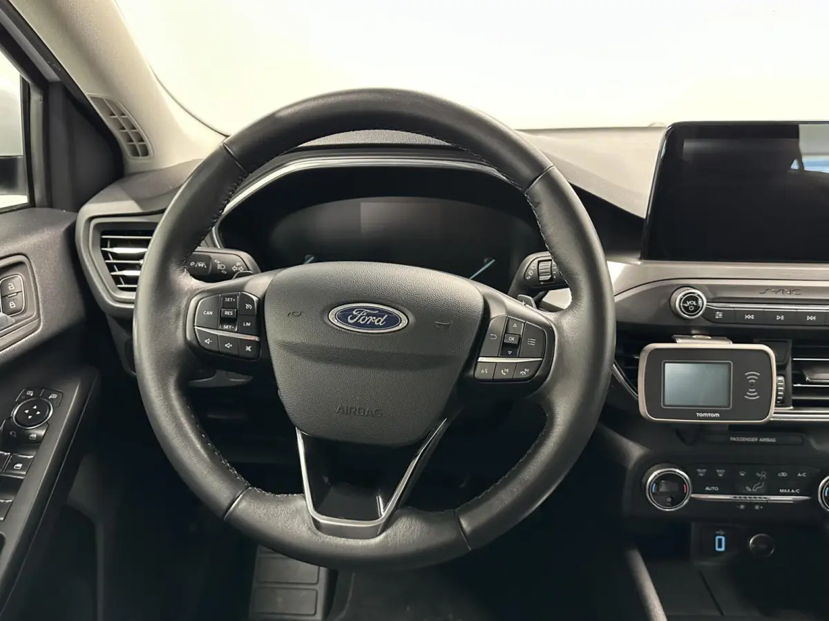 1.0 EcoBoost Titanium Business NAVI CRUISE LM ECC.