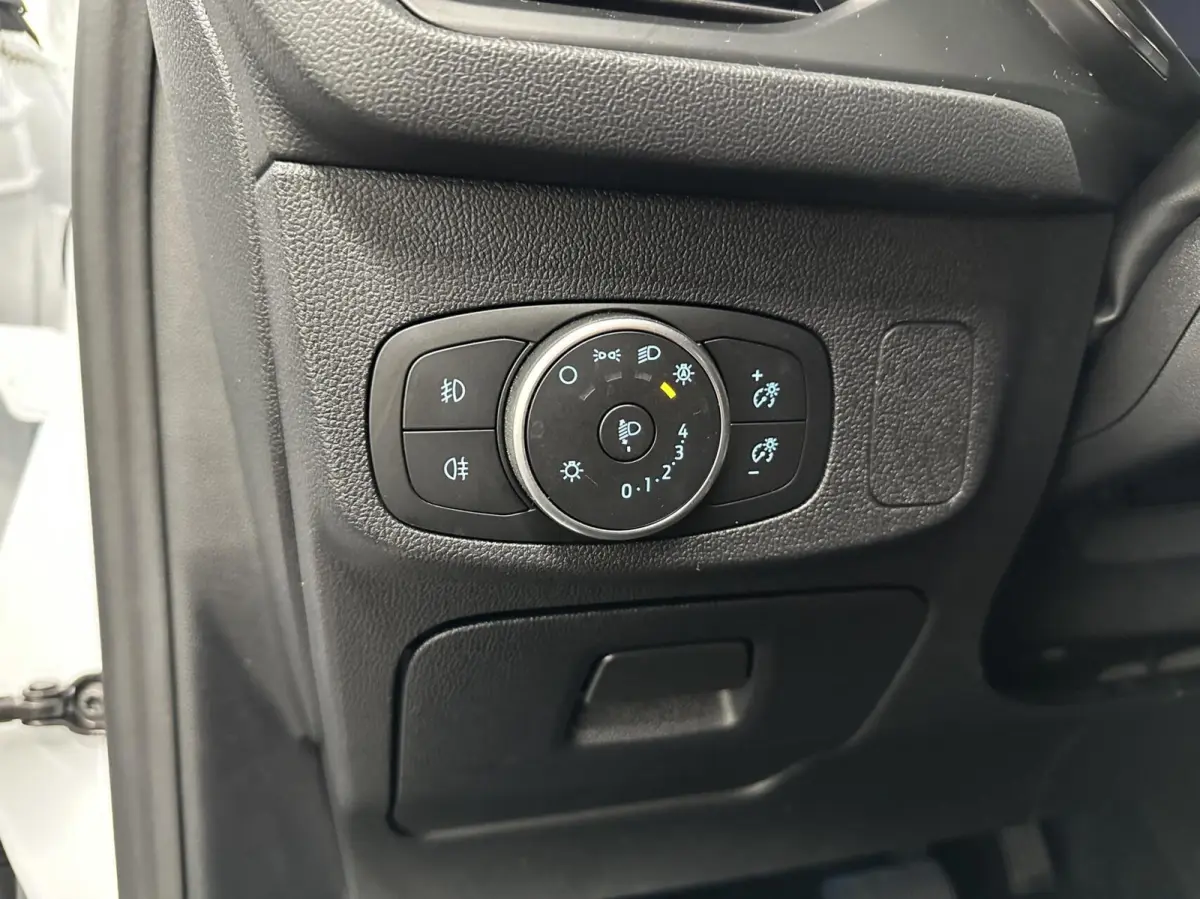 1.0 EcoBoost Titanium Business NAVI CRUISE LM ECC.