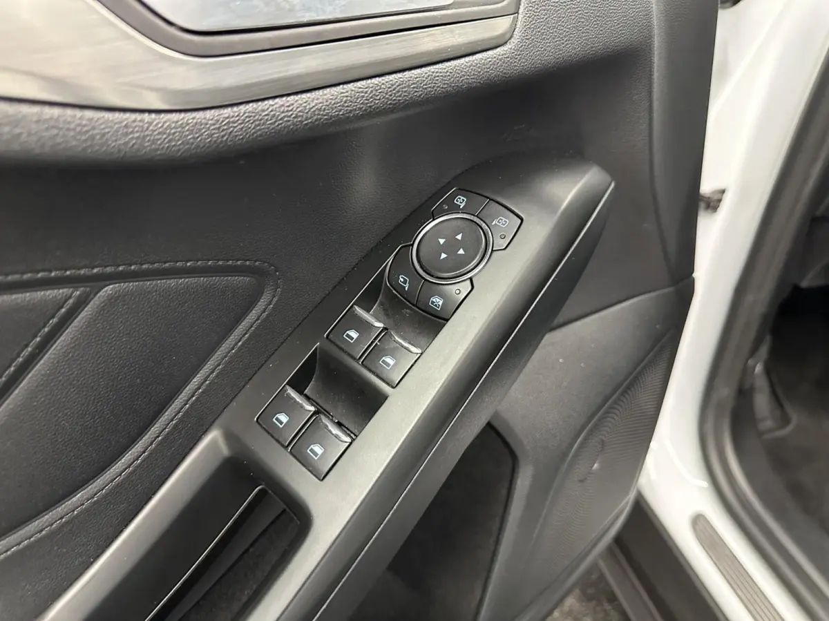 1.0 EcoBoost Titanium Business NAVI CRUISE LM ECC.