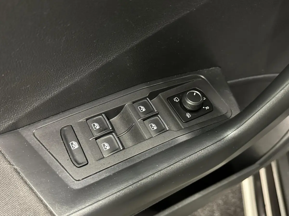 1.0 TSI Style Business CARPLAY NAVI ADAPTIEF CRUISE LM ECC STOELVERWARMING.