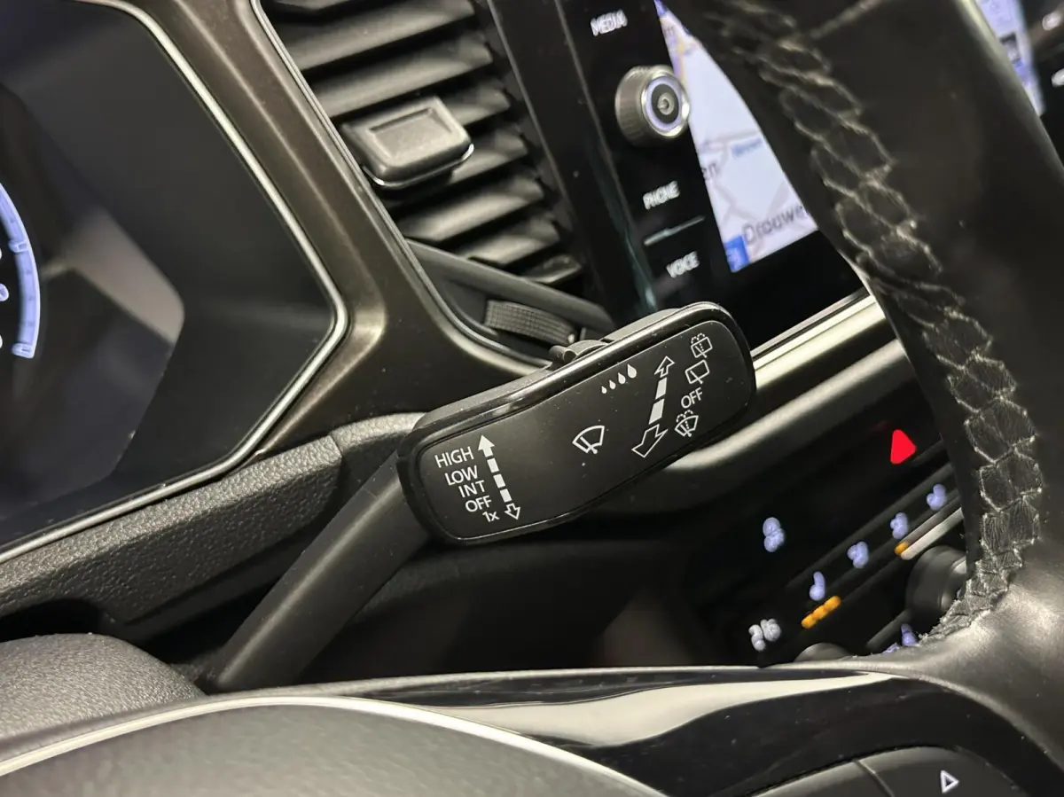 1.0 TSI Style Business CARPLAY NAVI ADAPTIEF CRUISE LM ECC STOELVERWARMING.