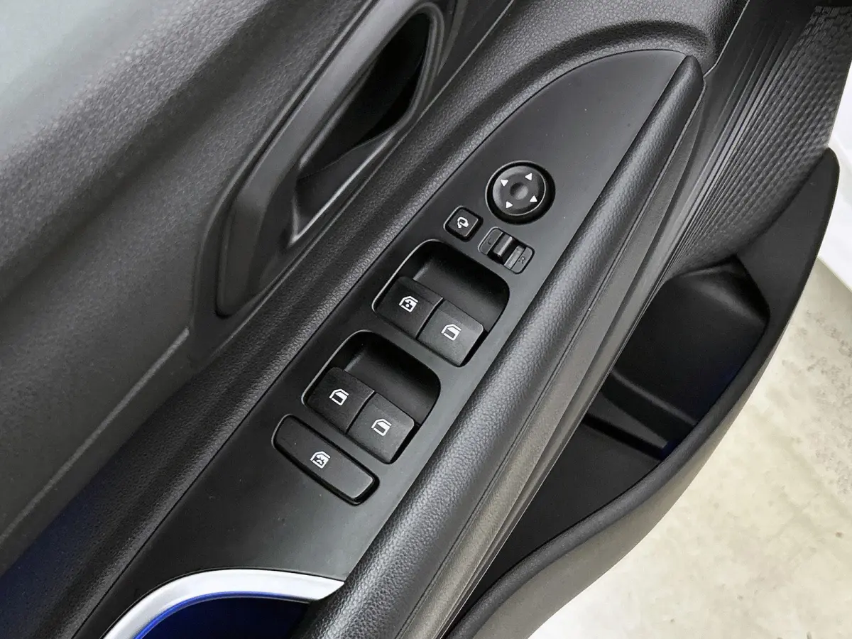 1.0 100pk Comfort Smart Automaat | Navigatie | Airco | Cruise Control | Camera | 16"LMV | Dodehoekdetectie | LED | Apple Carplay/Android Auto |