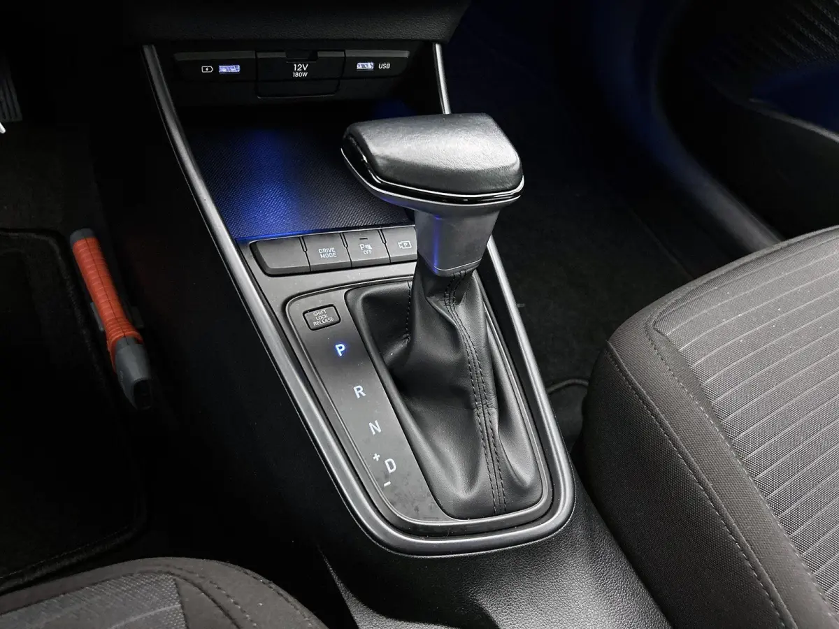 1.0 100pk Comfort Smart Automaat | Navigatie | Airco | Cruise Control | Camera | 16"LMV | Dodehoekdetectie | LED | Apple Carplay/Android Auto |