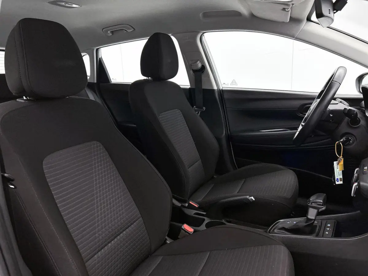 1.0 100pk Comfort Smart Automaat | Navigatie | Airco | Cruise Control | Camera | 16"LMV | Dodehoekdetectie | LED | Apple Carplay/Android Auto |